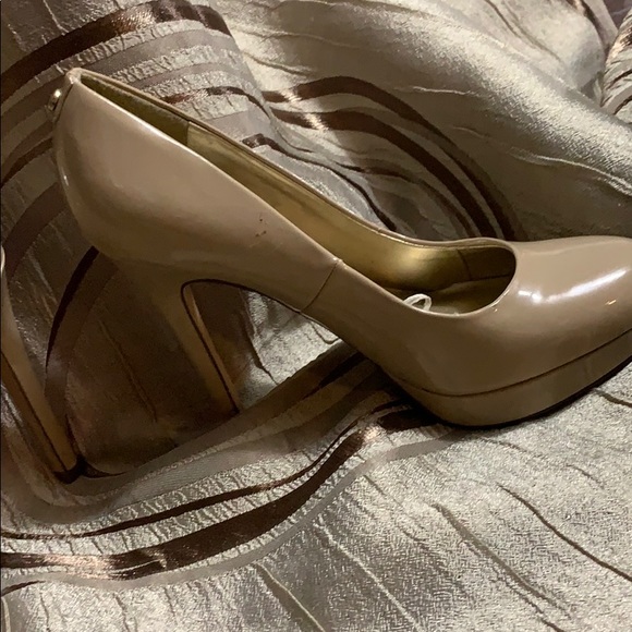 Shoes - Picture 3 of 7